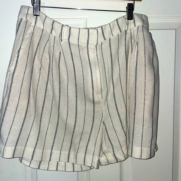 Old Navy Striped Extra High Rise Shorts Large - Picture 1 of 3